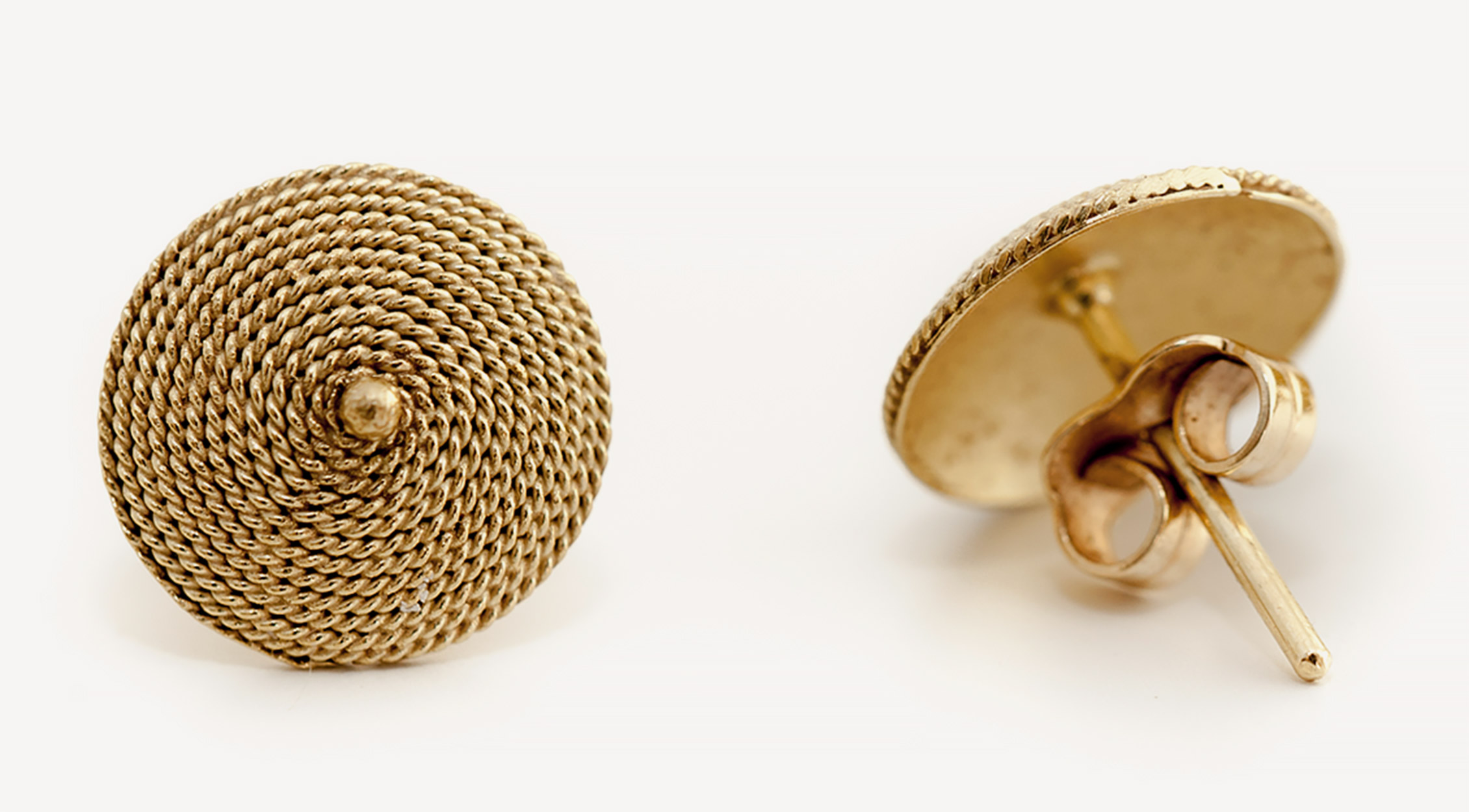 istock 523356255 earrings menu@2x